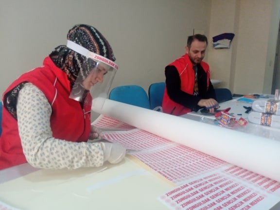 Sağlık Çalışanları İçin İki Bin Adet Siper Maske Üretimine Geçtiler