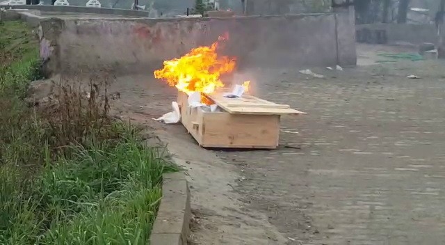 Cenaze Defni Sonrası Tabut Böyle İmha Edildi