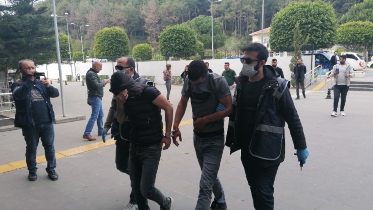 Dövüp Hastanelik Ettiler, Görüntüyü Sosyal Medyadan Paylaştılar