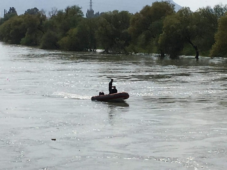 Ceyhan Nehri’ne Düşen Şahıs 8 Gündür Aranıyor