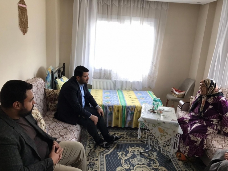 “Biz Bize Yeteriz Türkiyem” Kampanyasına 82 Yaşındaki Hatice Teyzeden Bağış