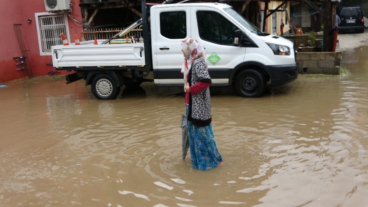 Kozan’da Evler Sular Altında Kaldı
