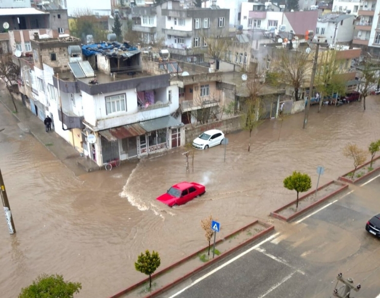 Adıyaman’da Yollar Göle Döndü