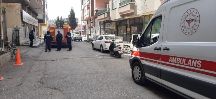 Evde Uykuya Dalan Yaşlı Şahıs Paniğe Neden Oldu