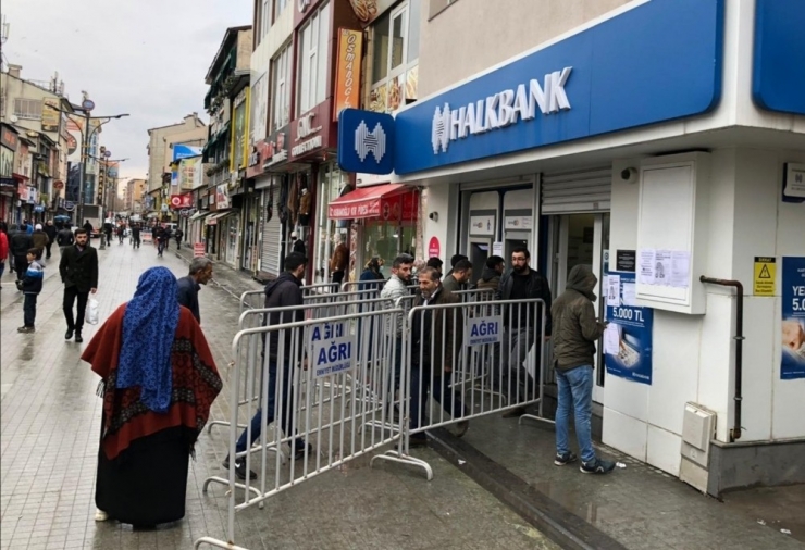 Ağrı’da Cadde Ve Sokaklara Girişler Kontrollü Olarak Sağlanıyor