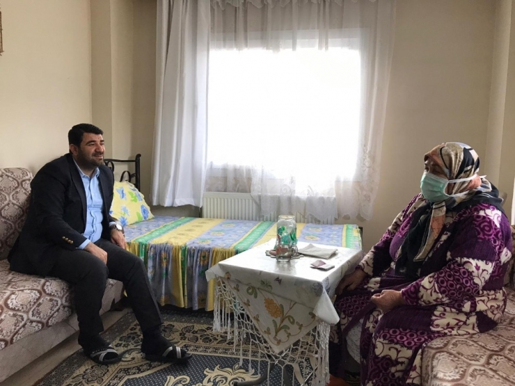 “Biz Bize Yeteriz Türkiyem” Kampanyasına 82 Yaşındaki Hatice Teyzeden Bağış