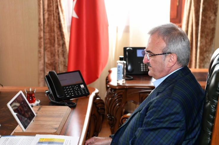 Vali Karaloğlu: “Antalya’da Üretim Sorunsuz Devam Ediyor”