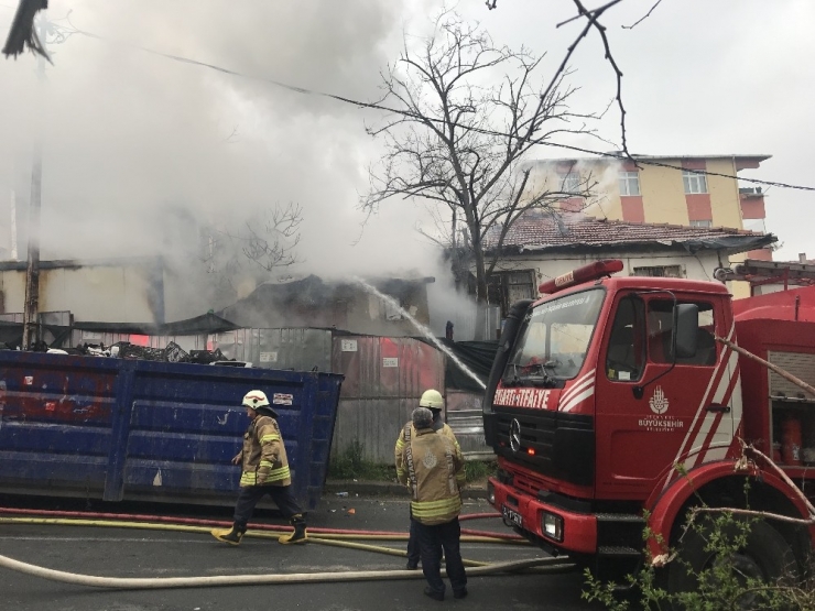 Hurda Deposu Aynı Günde İki Kez Yandı