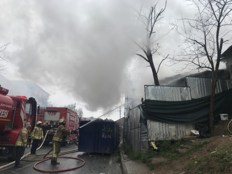 Hurda Deposu Aynı Günde İki Kez Yandı