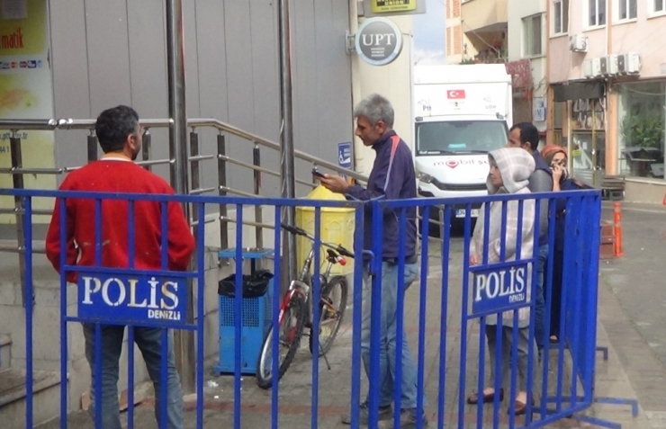 Polis Ekiplerinden Postane Önüne Bariyerli Önlem