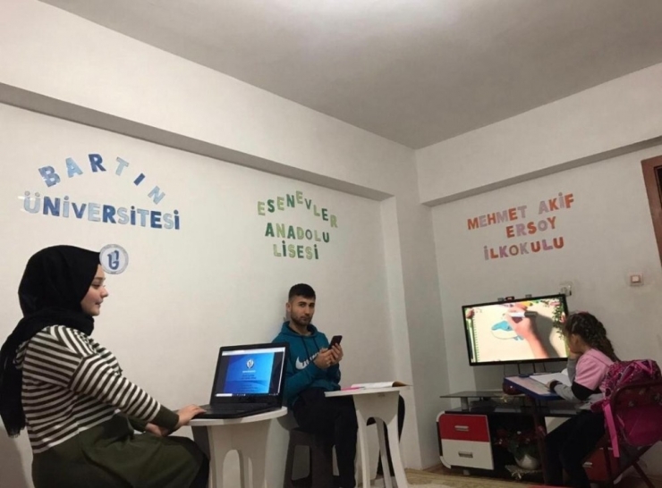 3 Kardeşin Uzaktan Eğitimdeki Özverisi Büyük Beğeni Topladı