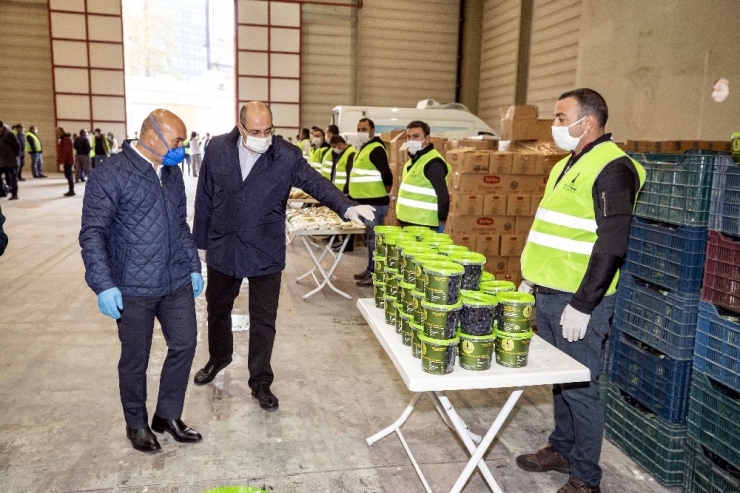 İzmir’de Sosyal Yardımlar Artarak Sürüyor