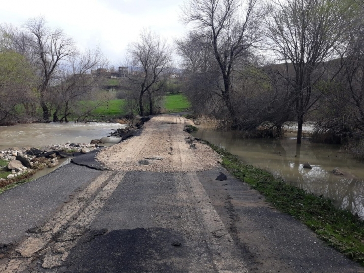 Gercüş’te Sağanak Yağış Sonrası Çalışma