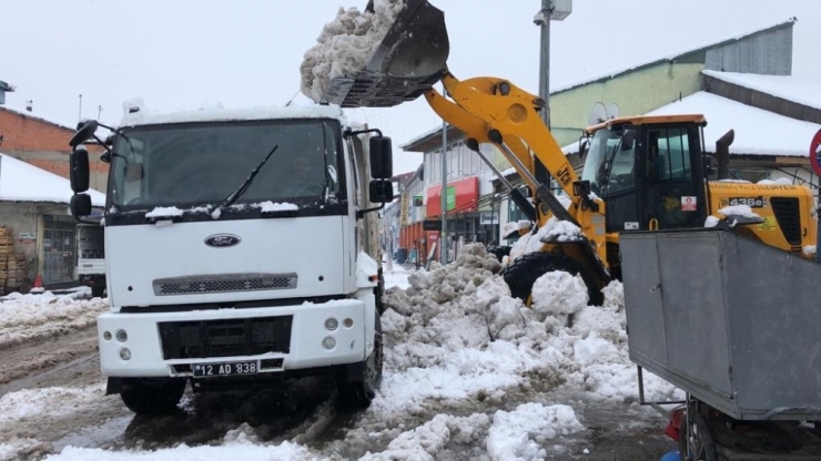 Karılova’da Nisan’da Karla Mücadele