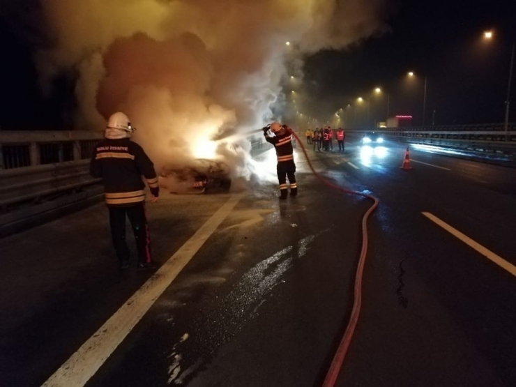 Bolu’da, Yanan Araç Küle Döndü