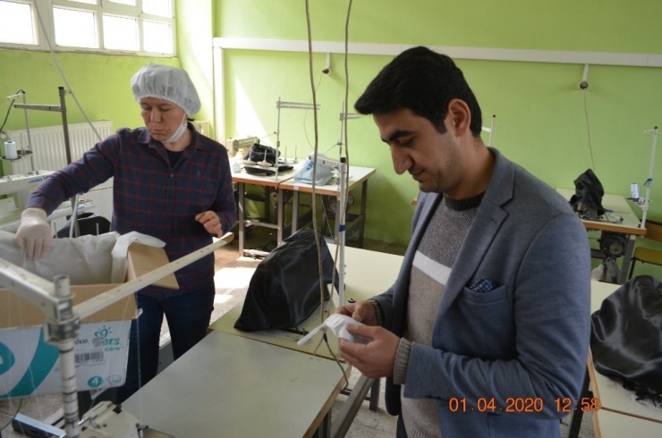 Bozdoğan’da Günde 300 Maske Üretiliyor