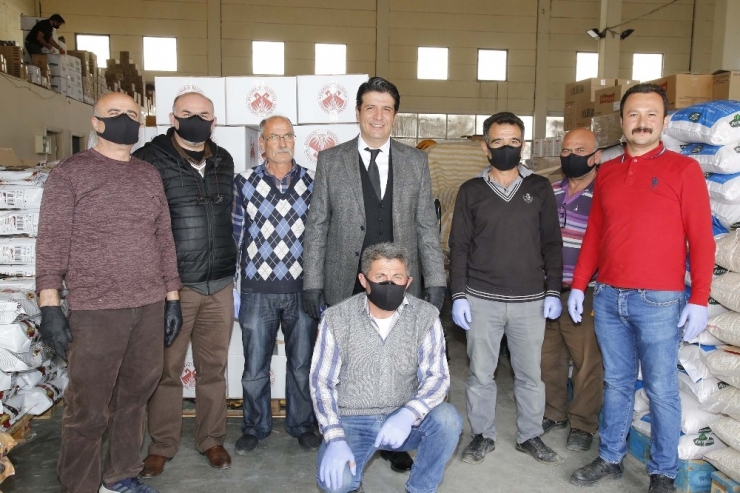 Döşemealtı Belediyesi’nden 65 Yaş Üzeri 600 Kişiye Gıda Yardımı