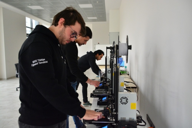 Düzce Üniversitesi Öğrencileri Maske Üretimine Başladı