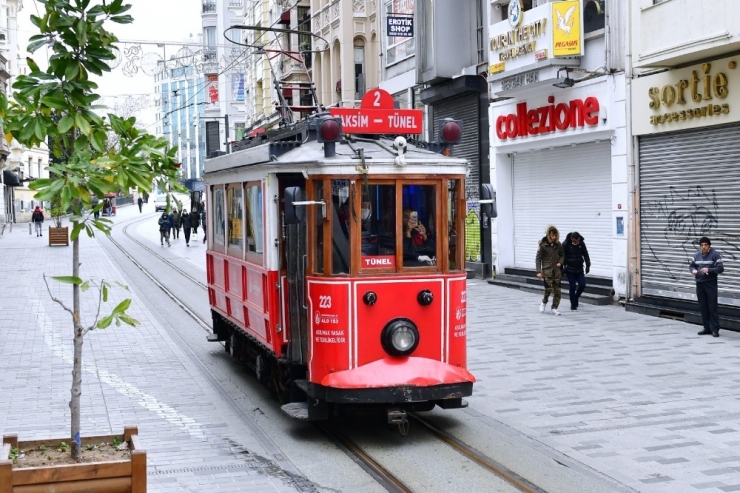 Taksim Meydanı Ve İstiklal Caddesi Bomboş Kaldı