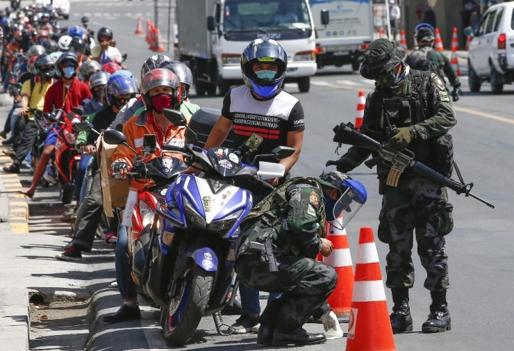 Duterte’den Korona Yasaklarına Uymayanların Vurulacağı Uyarısı