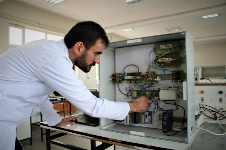 Fü’de "Yapay Zeka Tabanlı Solunum Cihazı’ Geliştirildi