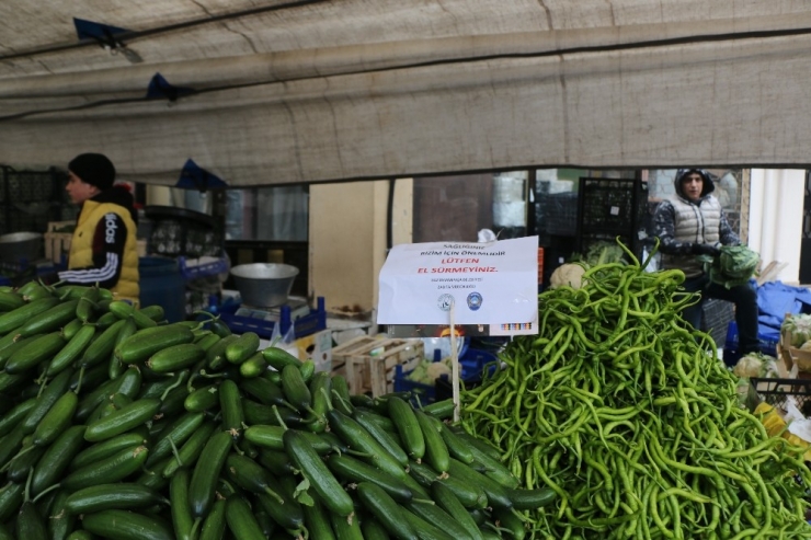 Pazarda 3 Metre Kuralını İhlal Ettiler: 784 Tl Para Cezası Kesildi