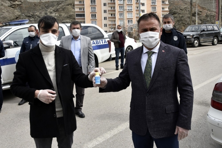 Gümüşhane’den Geçen Her Araç Dezenfekte Ediliyor