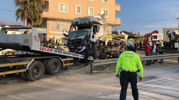 İskenderun’da Feci Kaza: 5 Ölü, 23 Yaralı