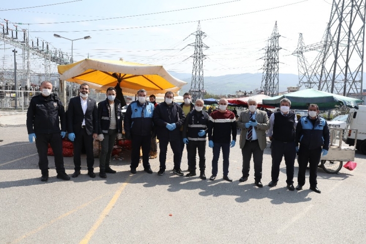 Başkan Demirtaş’tan Pazar Esnafına Tıbbi Maske Ve Eldiven