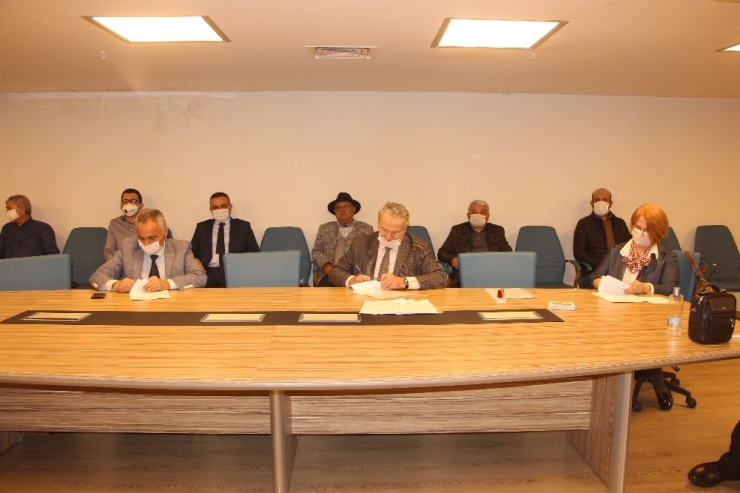 Antalya’da Sosyal Mesafeli Maskeli İhale İmza Töreni