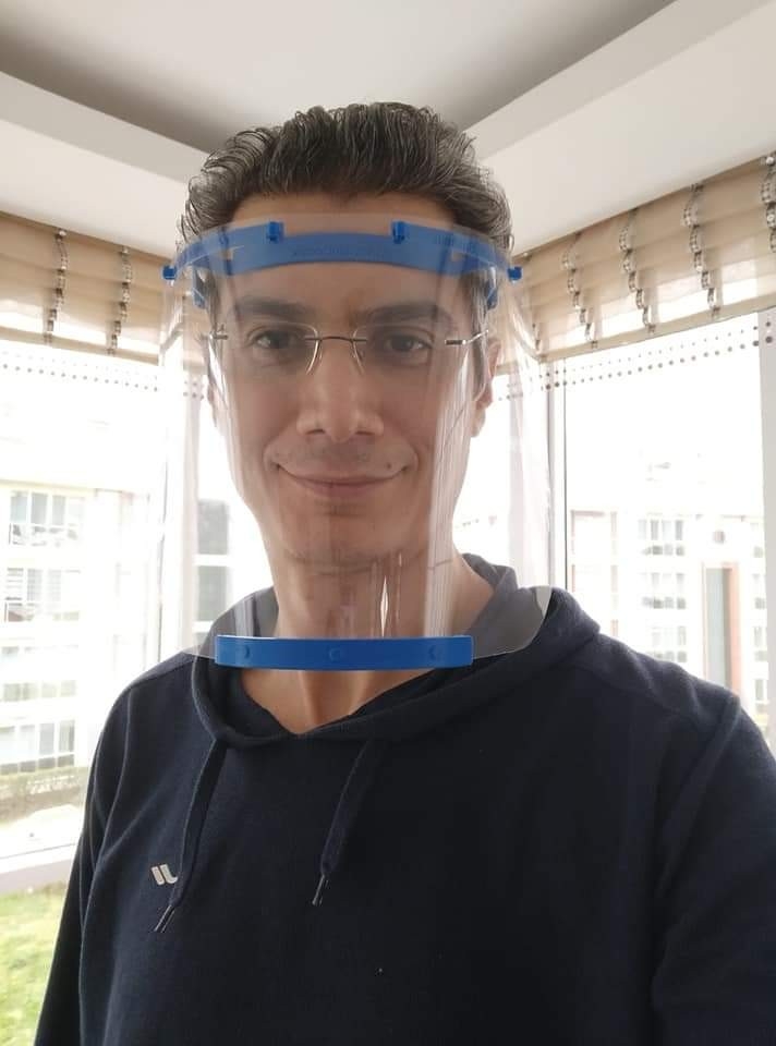 Öğretmenlerden Sağlık Çalışanları İçin Siper Maske