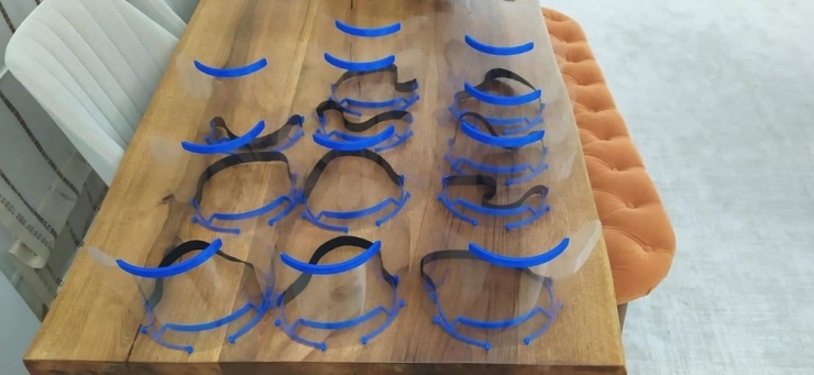 Öğretmenlerden Sağlık Çalışanları İçin Siper Maske