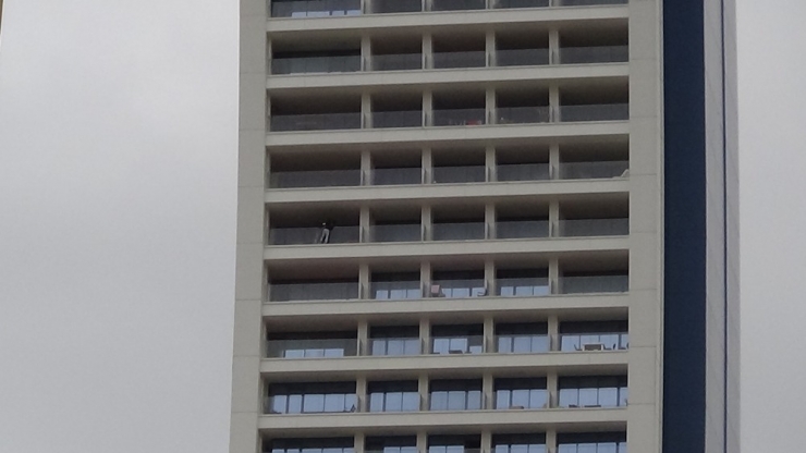 Eşiyle Kavga Eden Şahıs 29. Kattaki Evin Balkonunda İntihara Kalkıştı