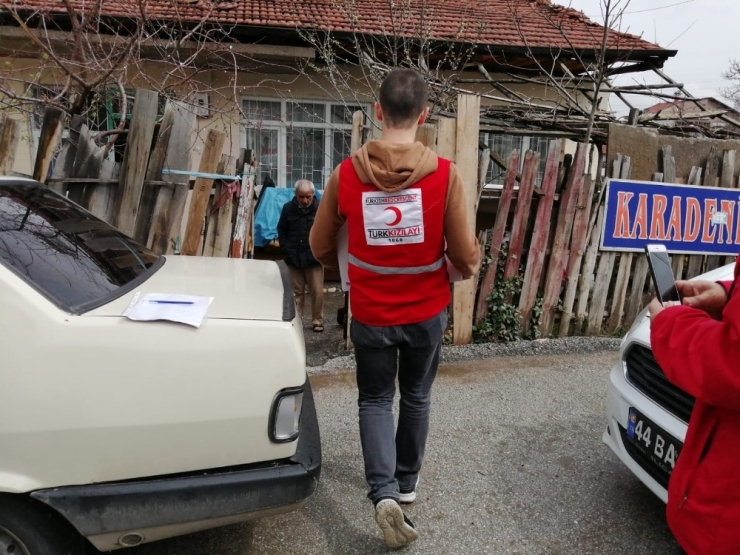 Kızılay, Yardımları Yaşlılara Ulaştırıyor