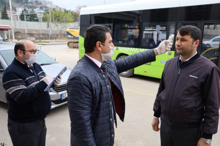 Kocaeli’de Vatmanlar Ve Şoförler Ateşlerini Ölçtürmeden Yola Çıkamıyor