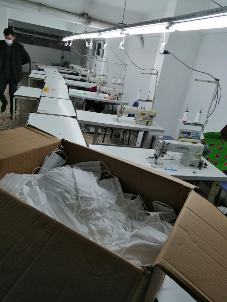 Kocaeli’de Kaçak Maske İmalathanelerine Polis Baskını