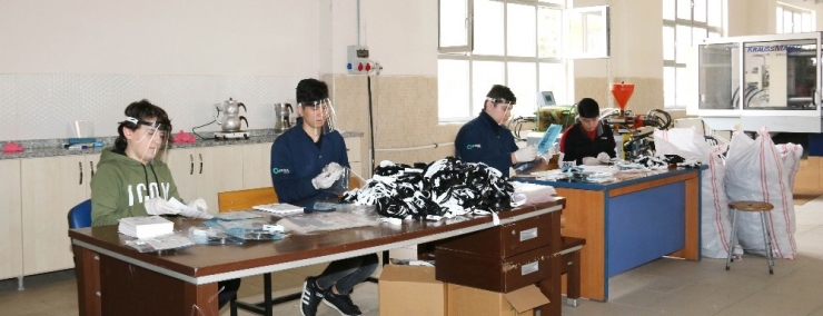Konya’da İki Meslek Lisesi Koruyucu Maske Üretti