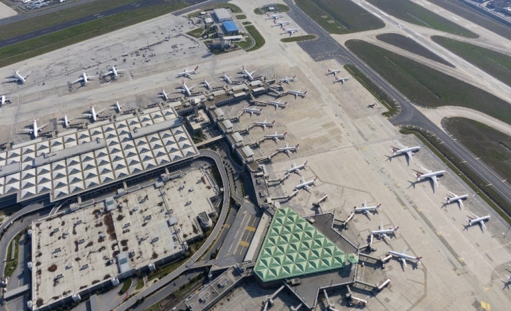 Korona Virüsü Sonrası Atatürk Havalimanı Uçaklarla Doldu