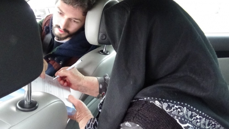 Şehirler Arası Yolculuk Yapan 78 Yaşındaki Kadından Polislere: “Ben Buranın Havasını Götüremez Oldum. Beni Gönderin”