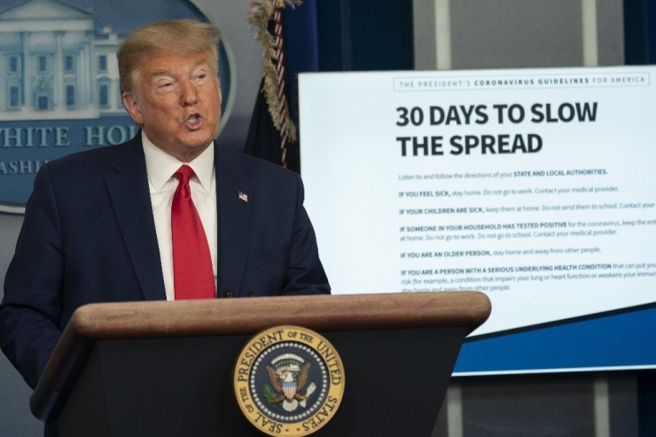 Trump: “Virüse Tüm Yönlerden Saldırıyoruz”