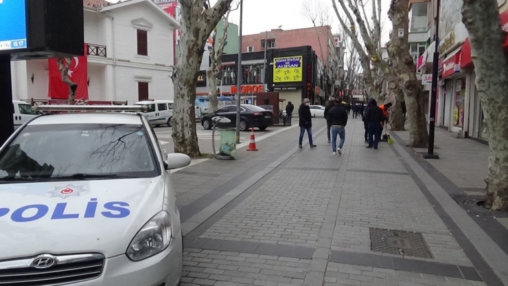 Polisten Sosyal Mesafeyi Korumak İçin Tebeşirli Önlem