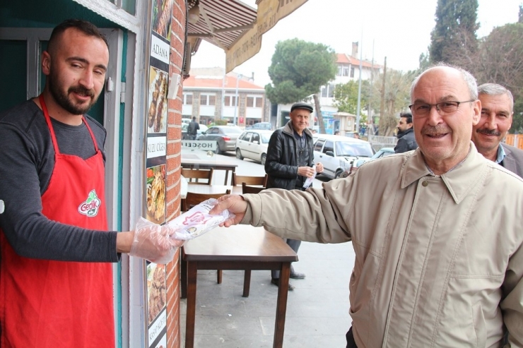 Esnaf Kefalet’ten Esnaflara Maske Dağıtımı