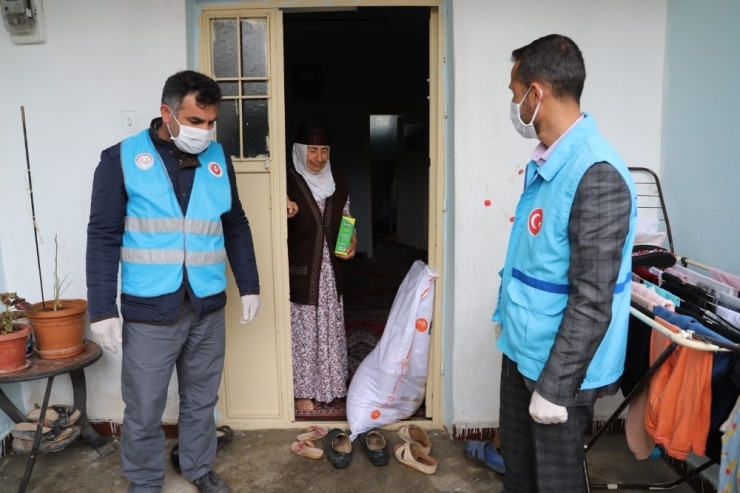 Mazıdağı Müftülüğü 65 Yaş Ve Üstü Vatandaşları Yalnız Bırakmıyor