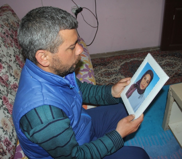 Kızı Kaçırılan Baba, Oyuncak Bebeğe Sarılarak Avunuyor