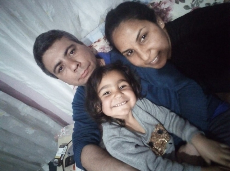 Kızı Kaçırılan Baba, Oyuncak Bebeğe Sarılarak Avunuyor