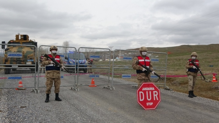 Karantinaya Alınan Köyler Jandarma Kontrolünde