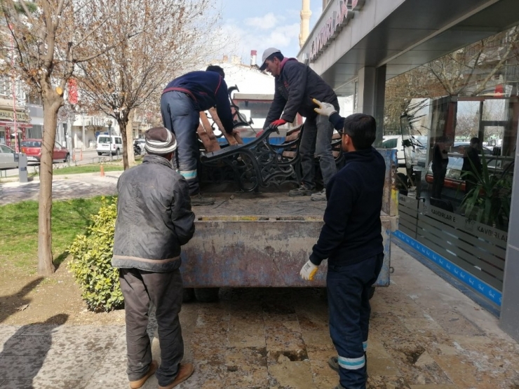 Avanos’ta Banklar Kaldırıldı