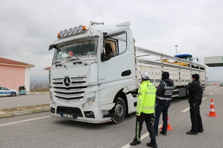 Niğde Emniyet Müdürlüğü Giriş Çıkışlarda Yoğun Denetim Uyguluyor