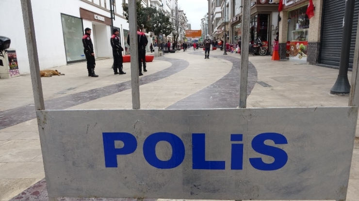 Ordu’nun İşlek Caddeleri Barikatlarla Kısıtlandı
