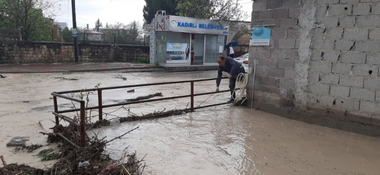 Osmaniye’de Sağanak Yağış Hayatı Olumsuz Etkiledi
